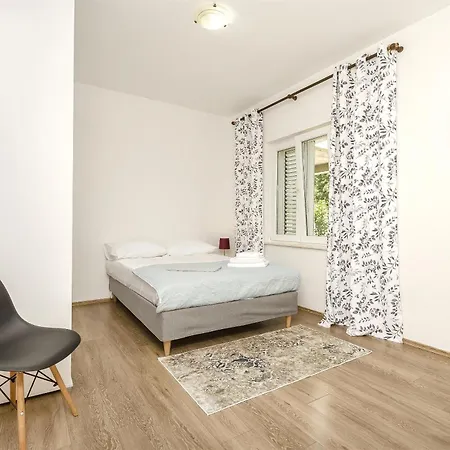 Sanja Tribunj (Sibenik-Knin)