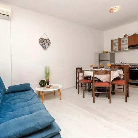 Sanja Apartment *