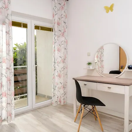 Apartment Sanja Tribalj